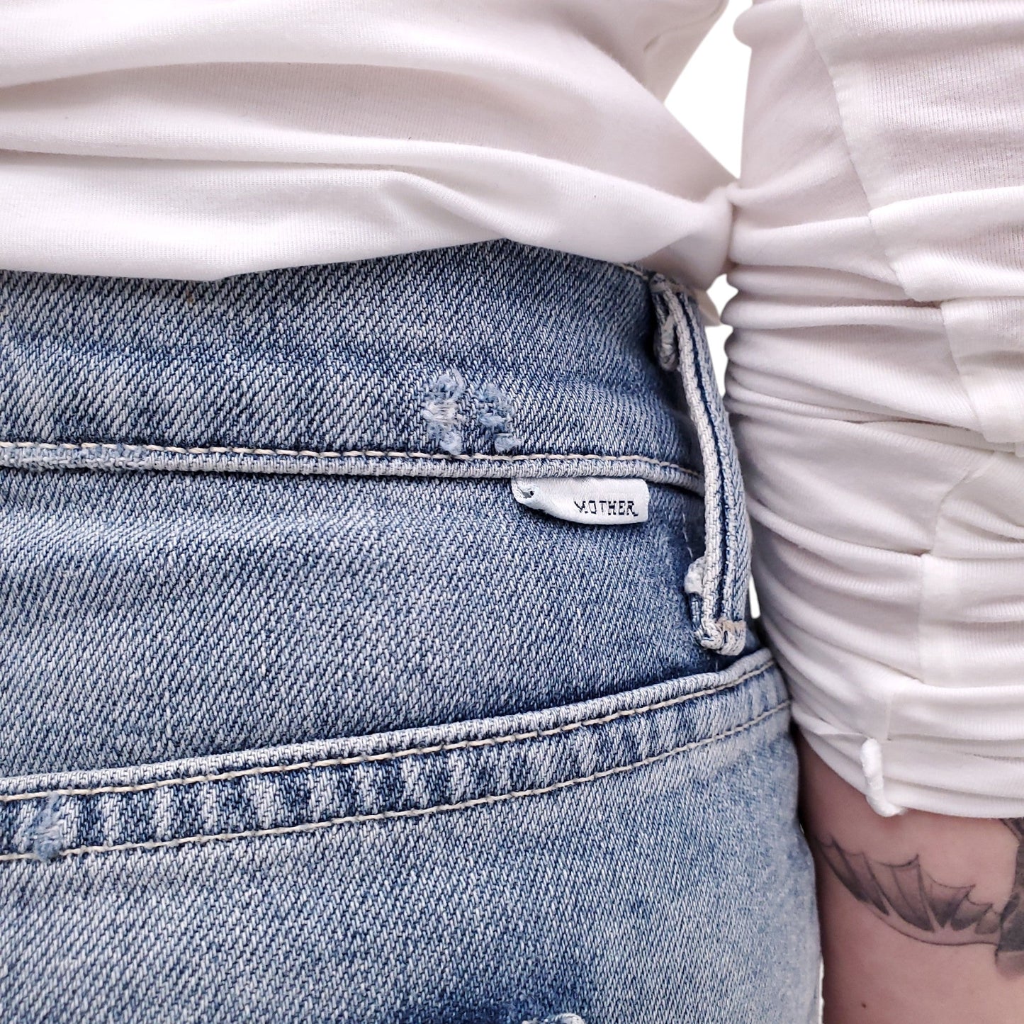 MOTHER 'THE TEASER FRAY' DENIM SHORTS - SIZE 24