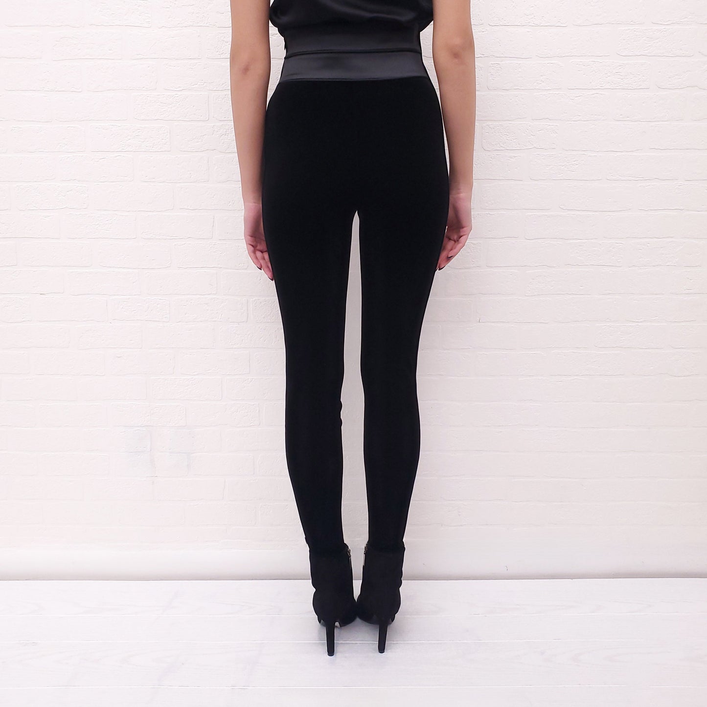 GIORGIO ARMANI VELVET LEGGING WITH TUXEDO WAIST BAND & STIRUPS- SIZE 36
