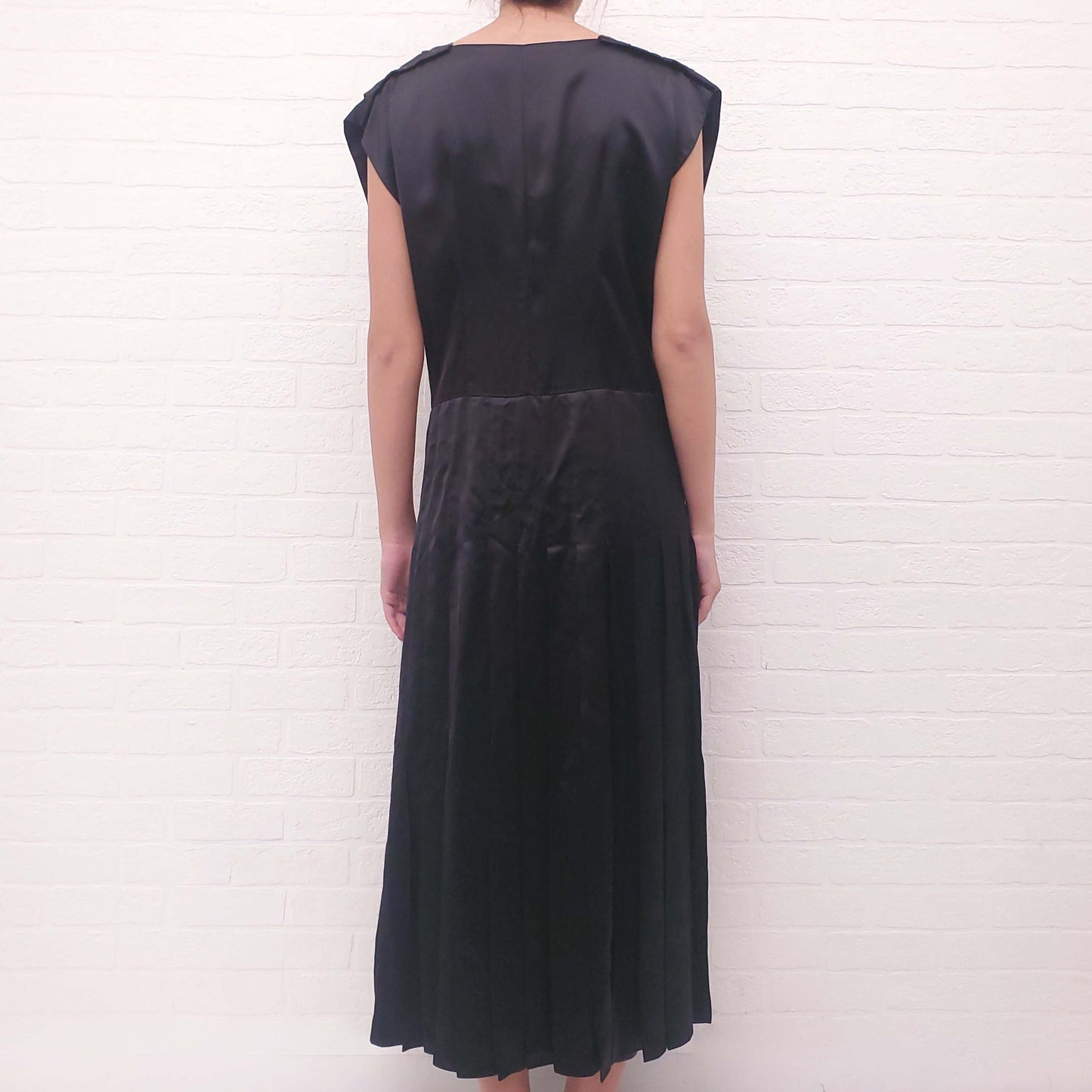 MARNI BLACK HIGH LOW PLEATED BLOUSE WITH BUTTON DETAIL - SIZE 40