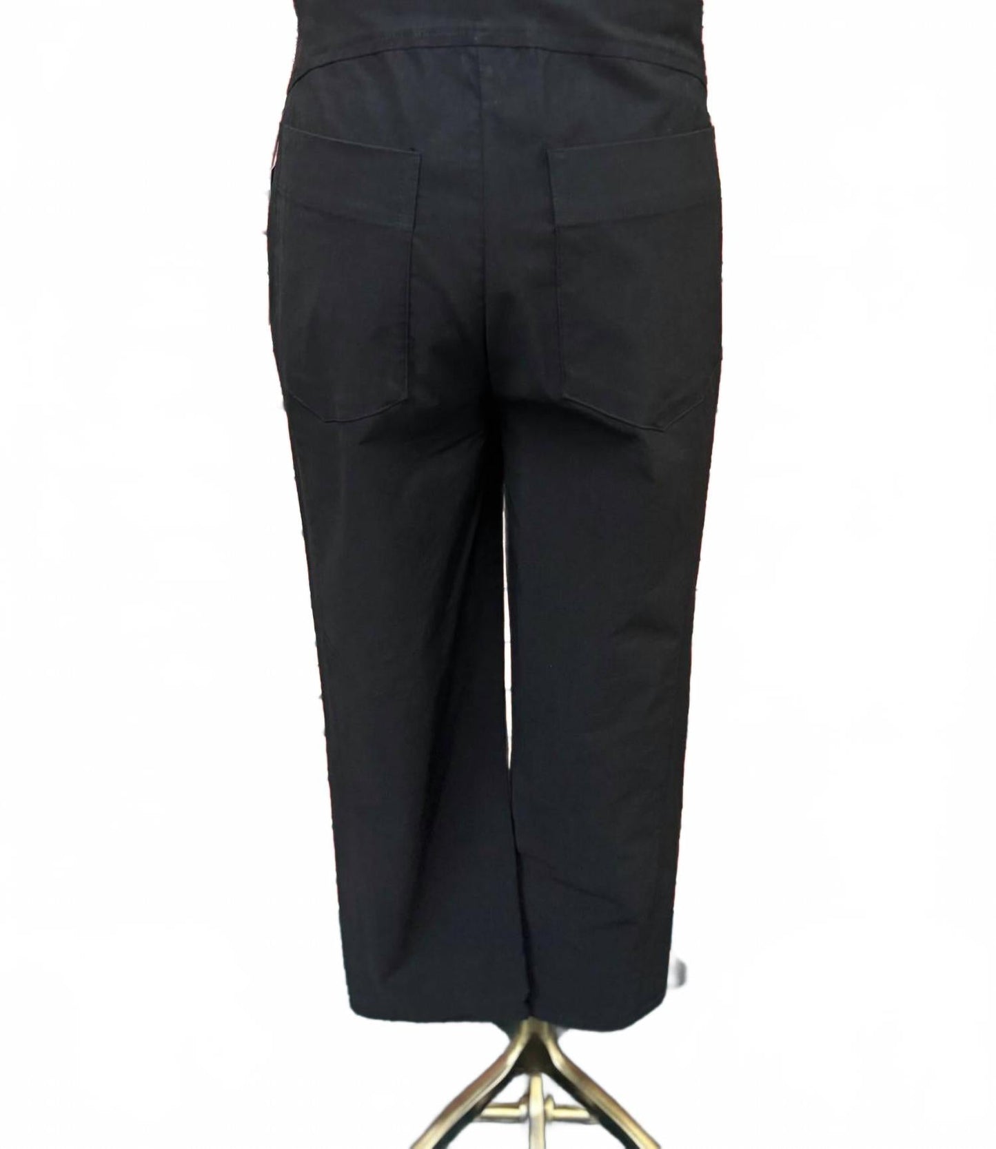 Women's Streamline Chic Pull-On Capri In Black