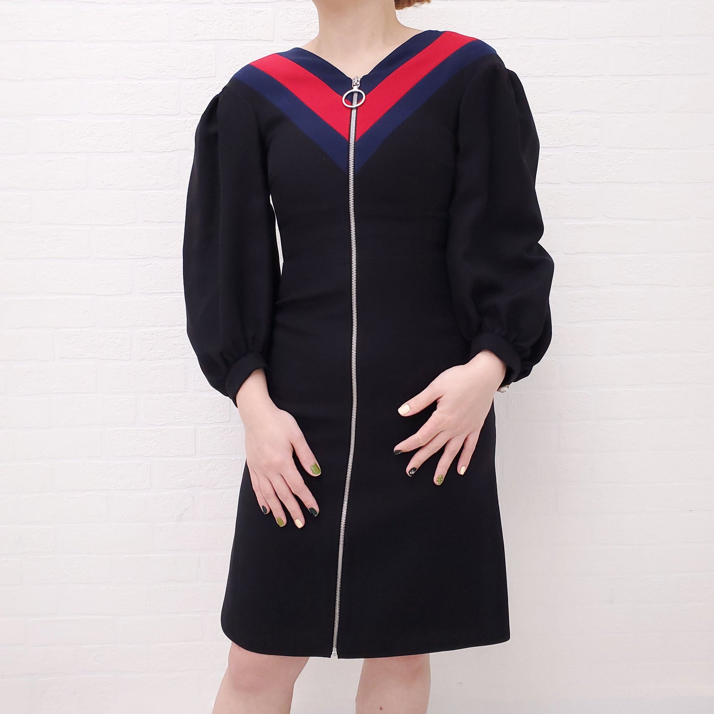 GUCCI BLACK ZIPPER DRESS WITH RED & BLUE STRIPE COLLAR - SIZE 36