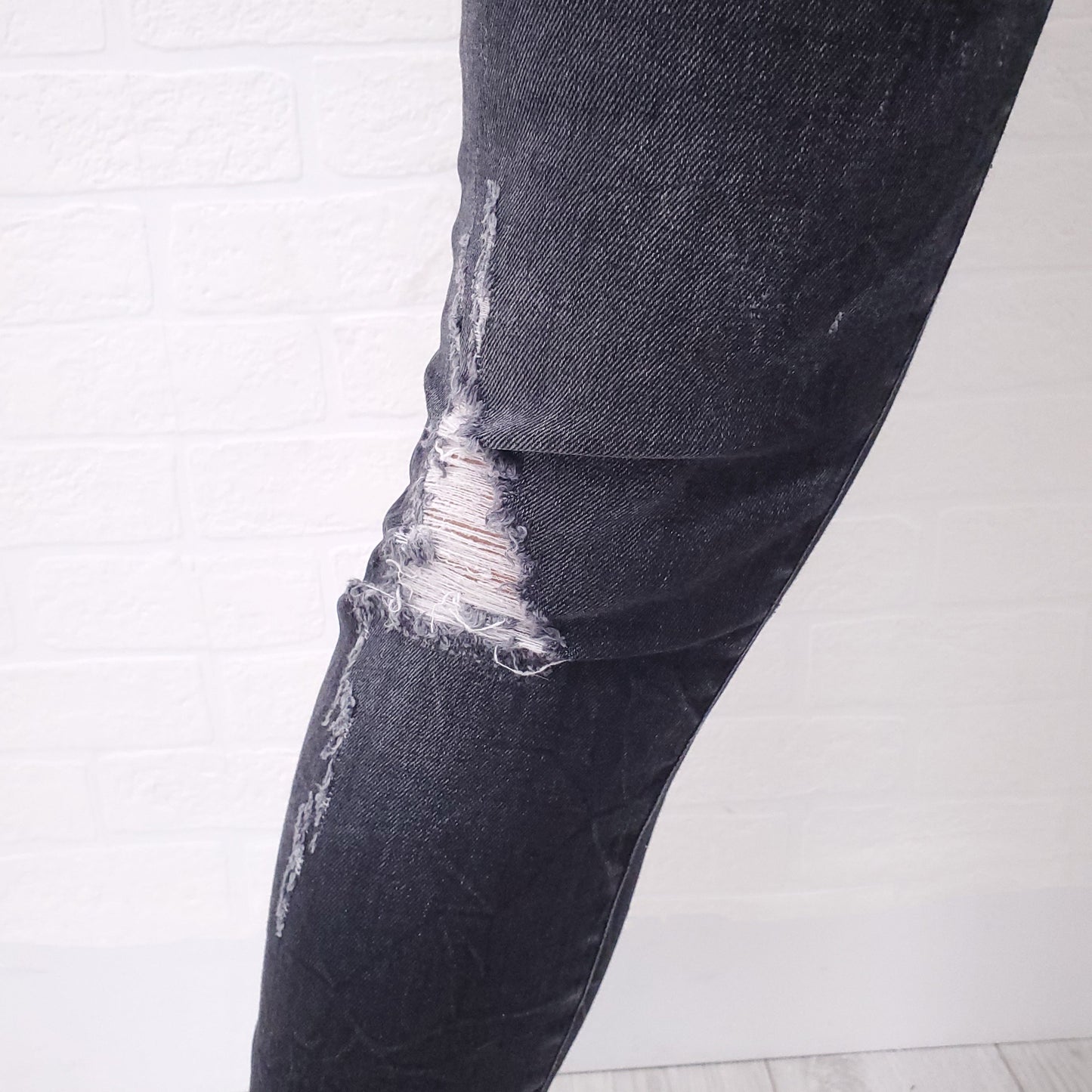 R13 BLACK DENIM JEANS - SIZE 28