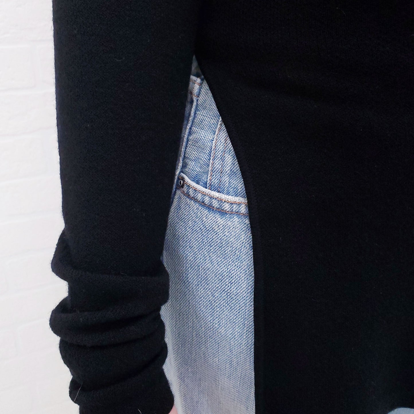 TOTEME BLACK SIDE-SLIT LONG SLEEVE TOP - SIZE XXS