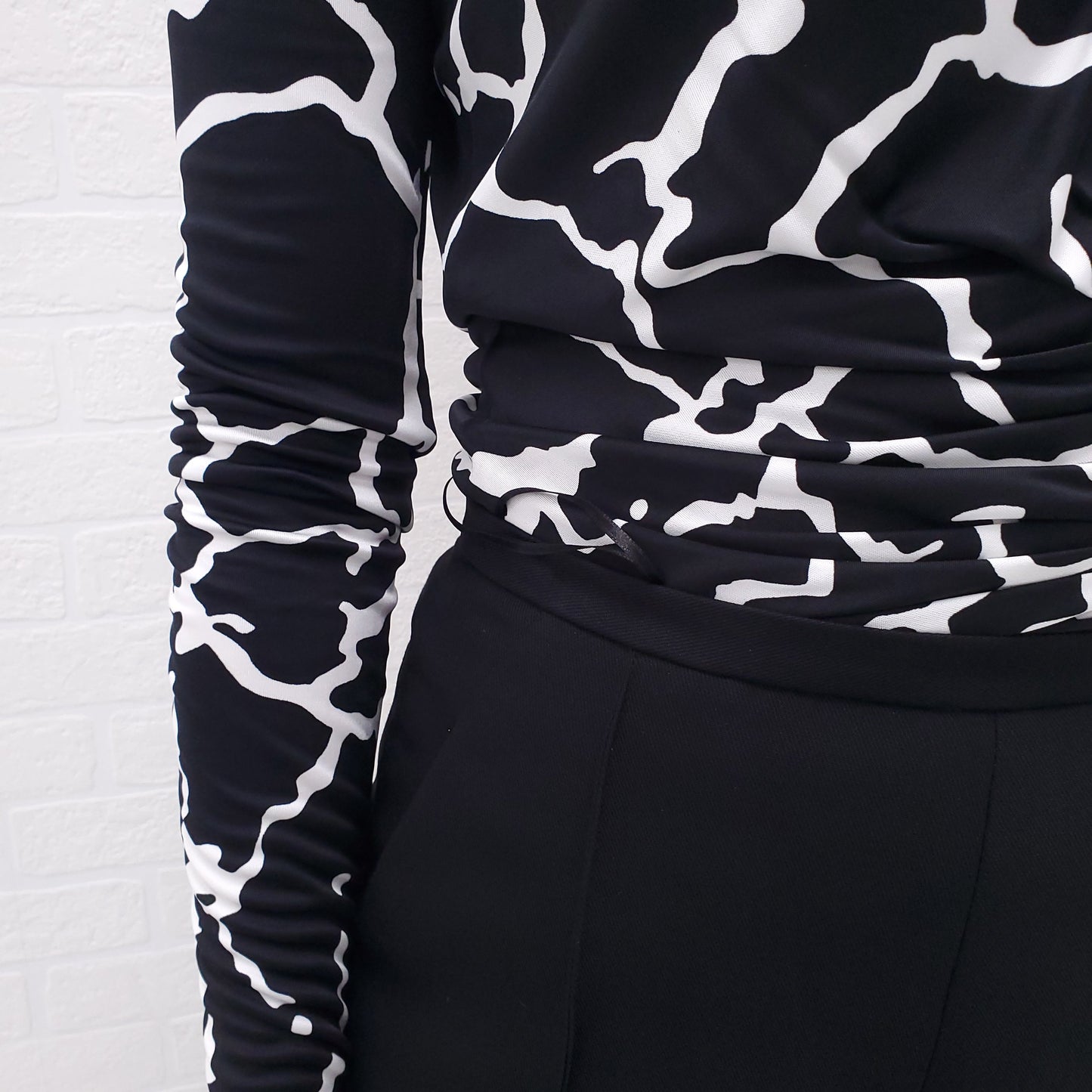VERSACE BLACK AND WHITE PATTERN BODYSUIT - SIZE 4