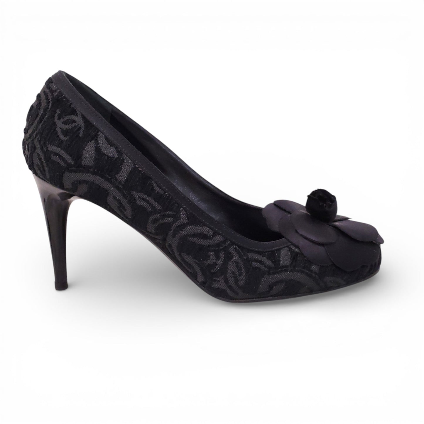 CHANEL BLACK FABRIC CAMÉLIA LOGO HEELS - SIZE 38.5