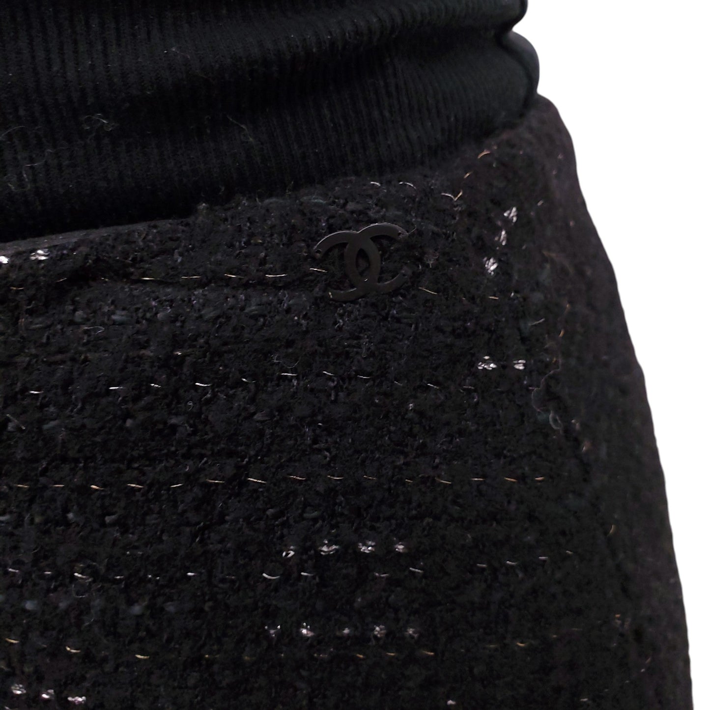 CHANEL BLACK TWEED CHAIN FRIGE TRIMMED SKIRT - SIZE 40