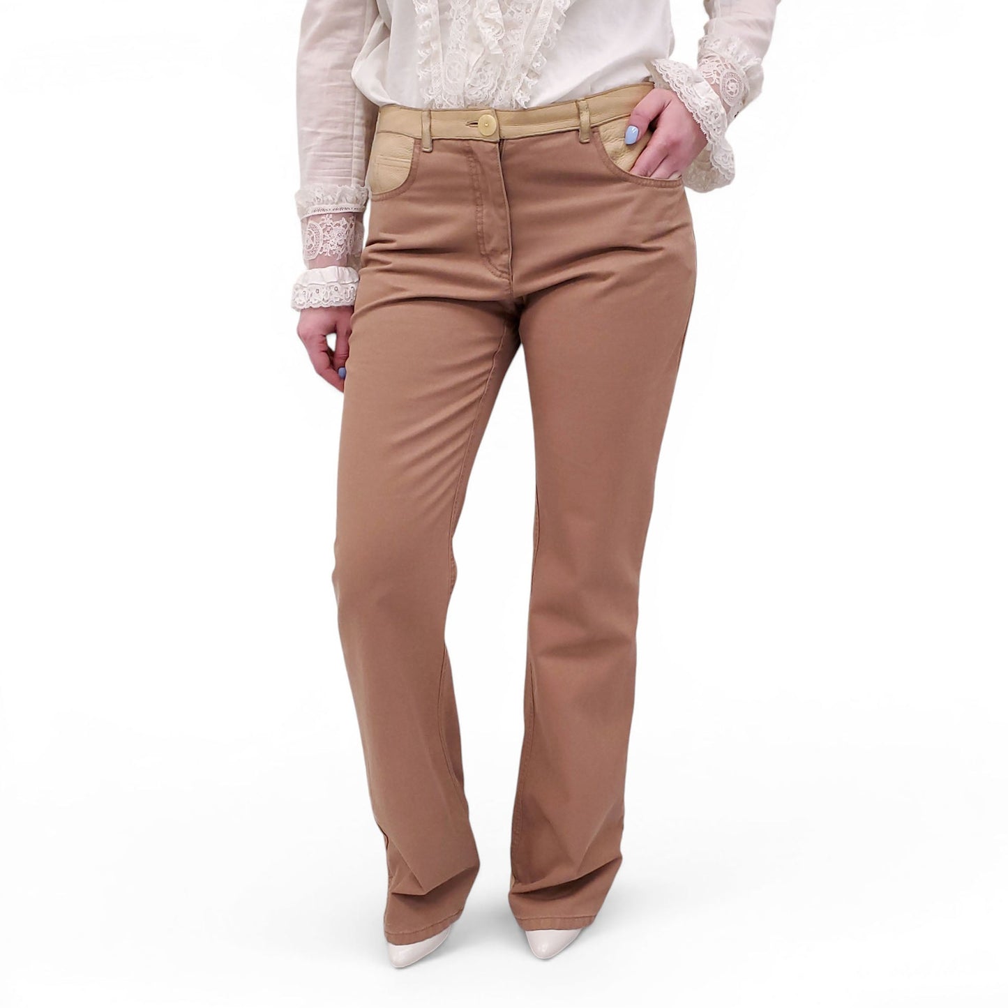 CHANEL TWO-TONED CAMEL JEANS WITH LEATHER DETAIL AND LOGO BUTTON - SIZE 40