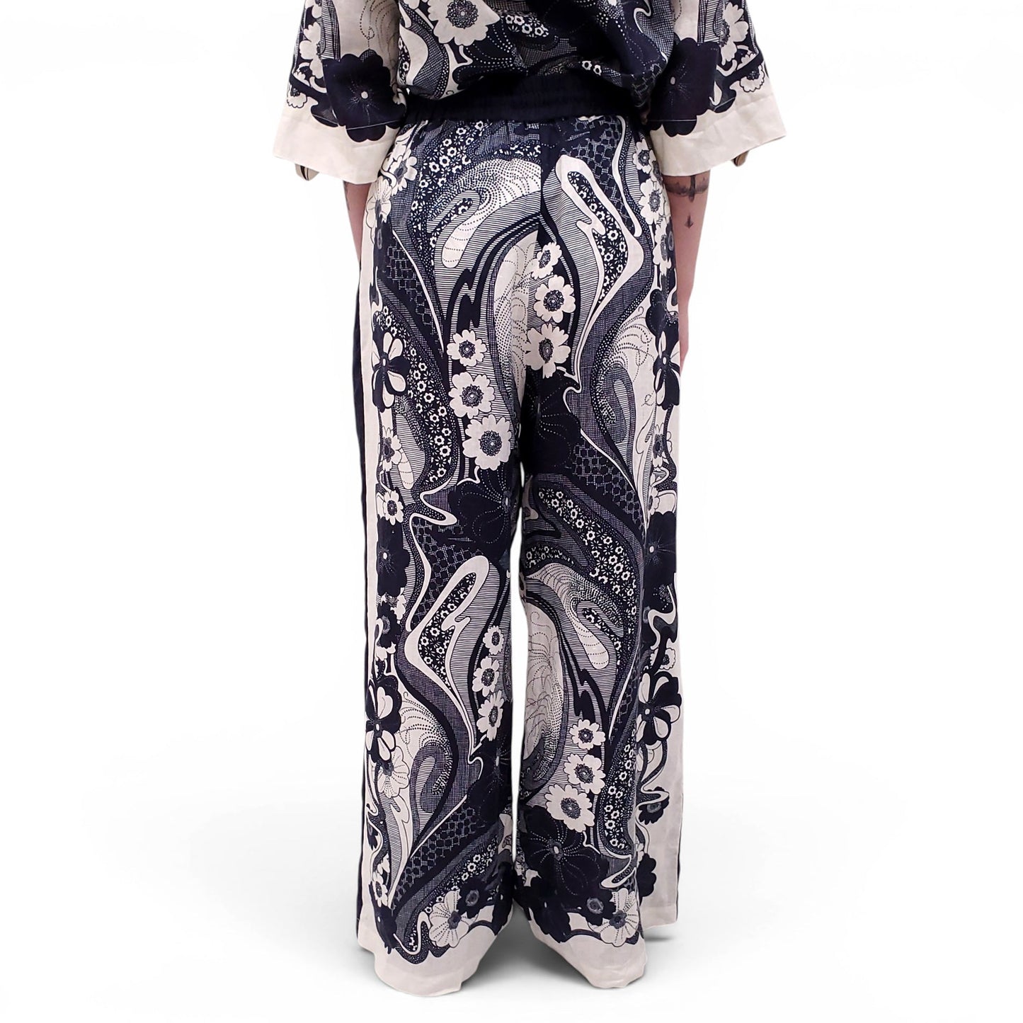 ALEMAIS CREAM AND NAVY FLAX LINEN FLORAL SET - SIZE 12