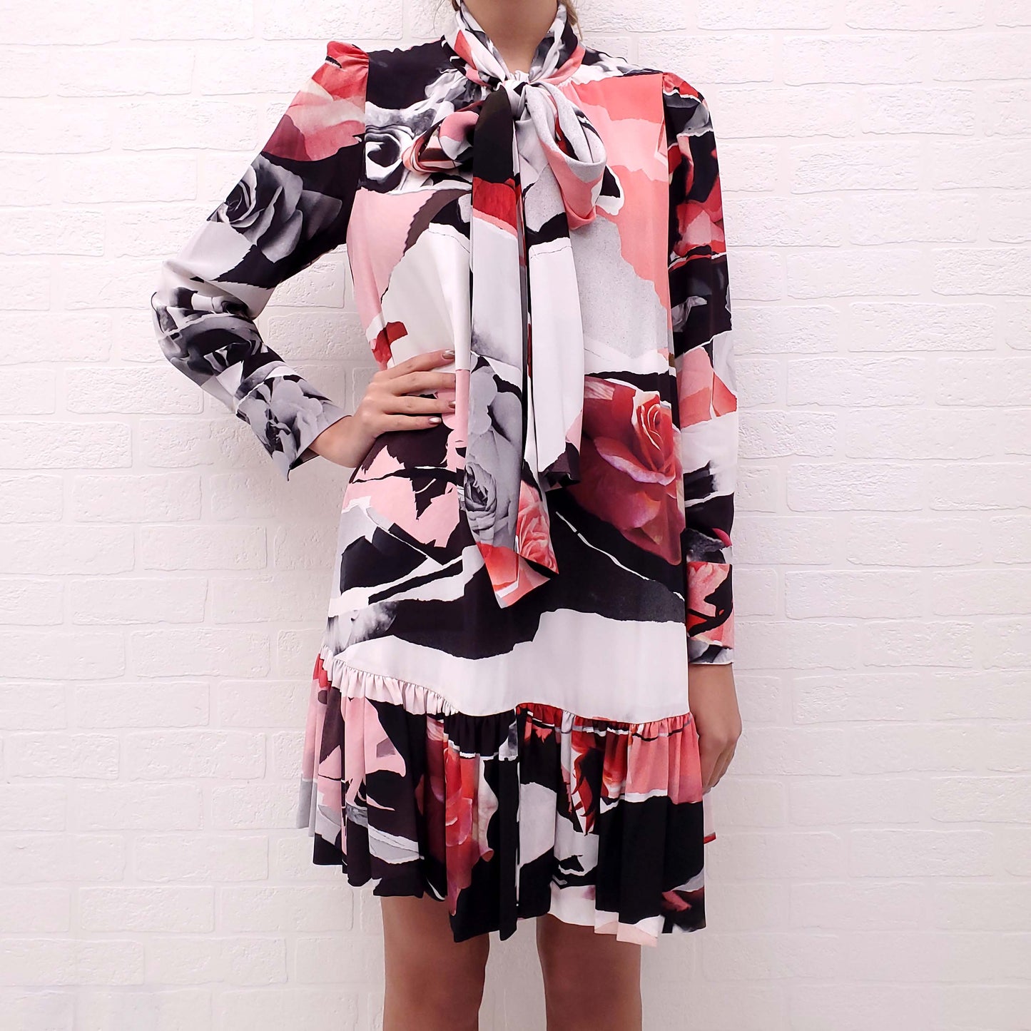 ALEXANDER MCQUEEN PINK AND BLACK SILK ROSE PRINT BABYDOLL DRESS - SIZE 38