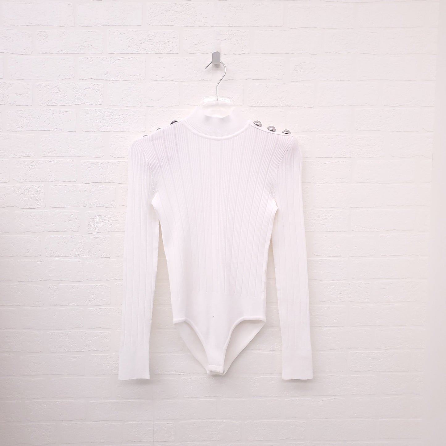 BALMAIN WHITE MOCK TURTLENECK KNIT BODYSUIT WITH SILVER BUTTONS - SIZE 36