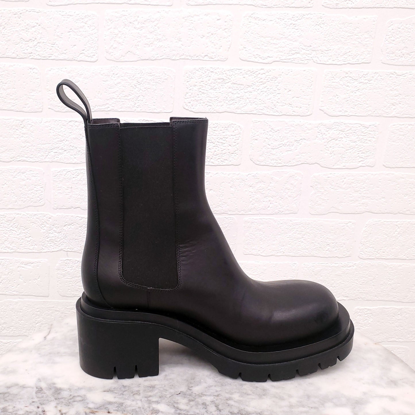 BOTTEGA VENETA BLACK CHUNKY CHELSEA BOOTS - SIZE 40.5