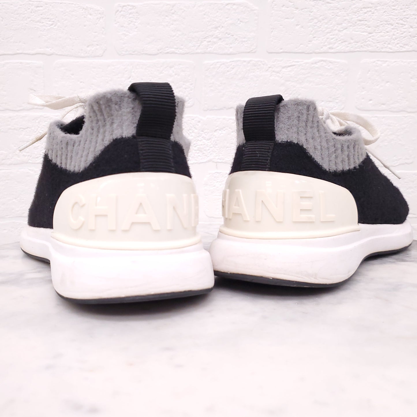 CHANEL BLACK AND CREAM KNIT LOGO SNEAKERS - SIZE 43