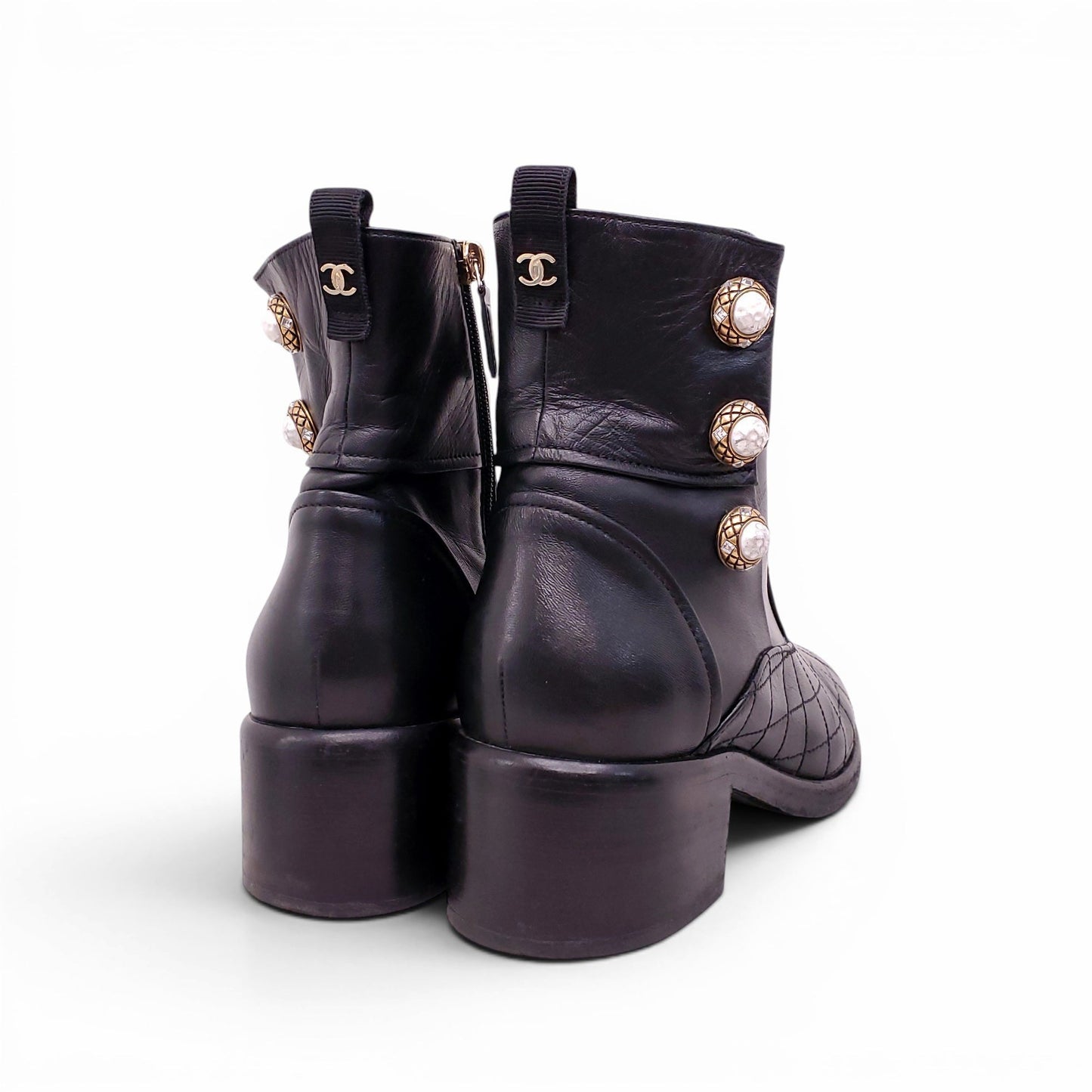 CHANEL BLACK QUILTED LEATHER BOOTS WITH PEARL DETAILS - SIZE 40