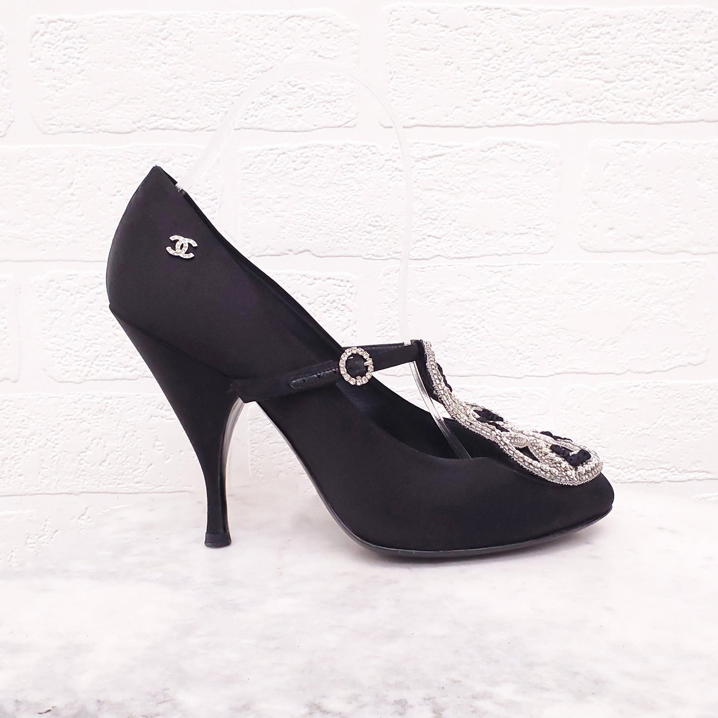 CHANEL BLACK SATIN HEELS WITH SILVER SEQUIN DETAIL - SIZE 40