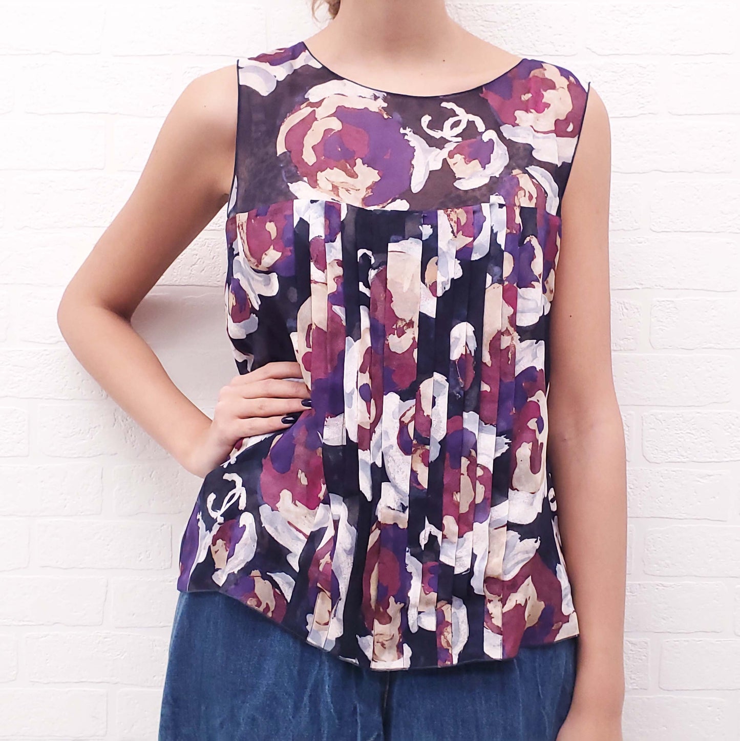 CHANEL NAVY FLORAL LOGO SILK TANK TOP WITH MATCHING CROPPED JACKET - SIZE 44 TOP/42 JACKET
