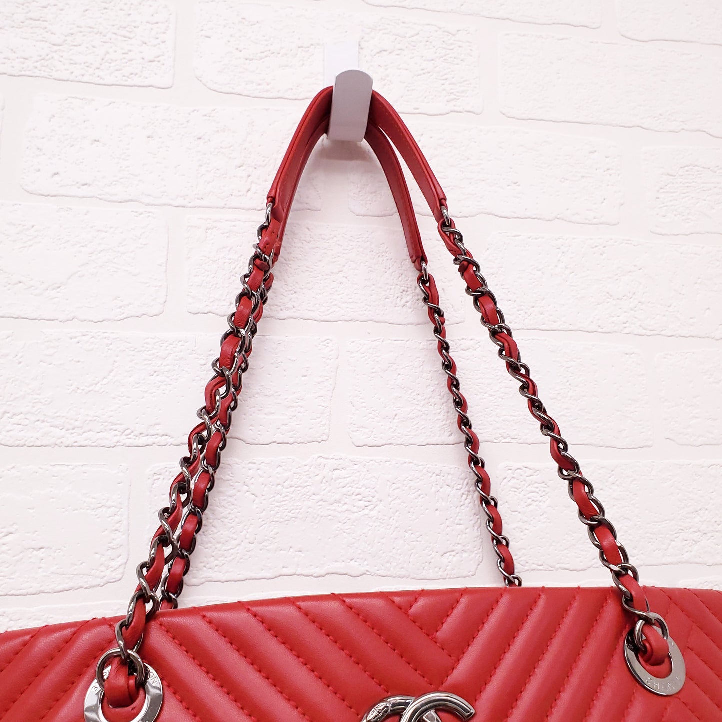 CHANEL RED LEATHER CROSSING LARGE SHOPPING TOTE