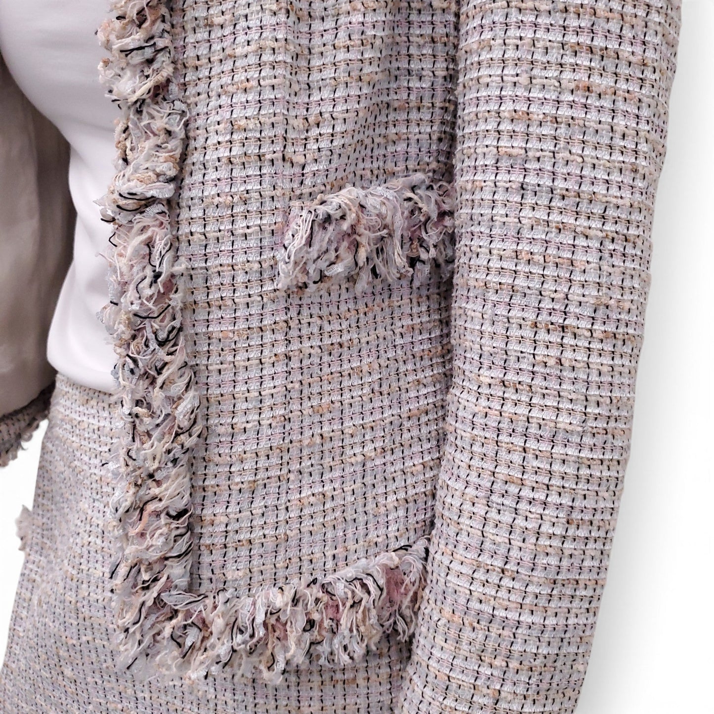 CHANEL S/S 2004 BABY BLUE AND PINK TWEED SUIT WITH FRINGE DETAIL AND PEARL BUTTONS - SIZE 38/40