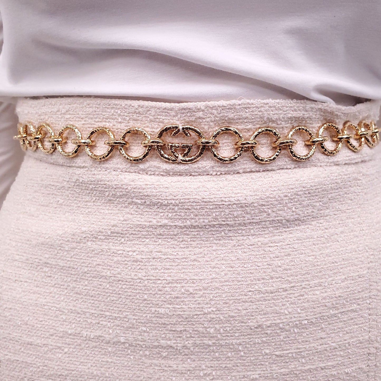 GUCCI CREAM BOUCLÉ MINI SKIRT WITH CHAIN BELT DETAIL - SIZE 38