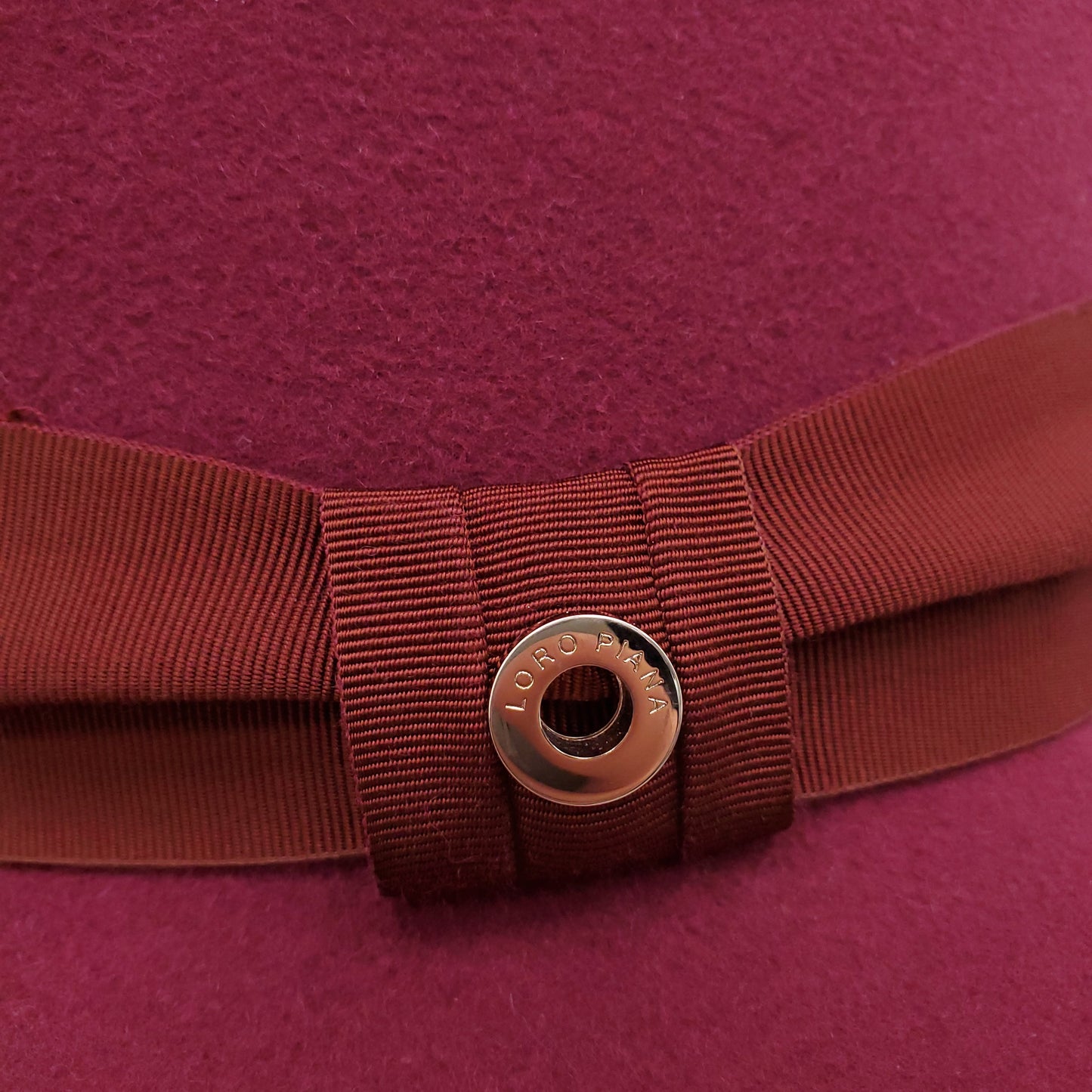 LORO PIANA BURGUNDY CASHMERE HAT - SIZE M