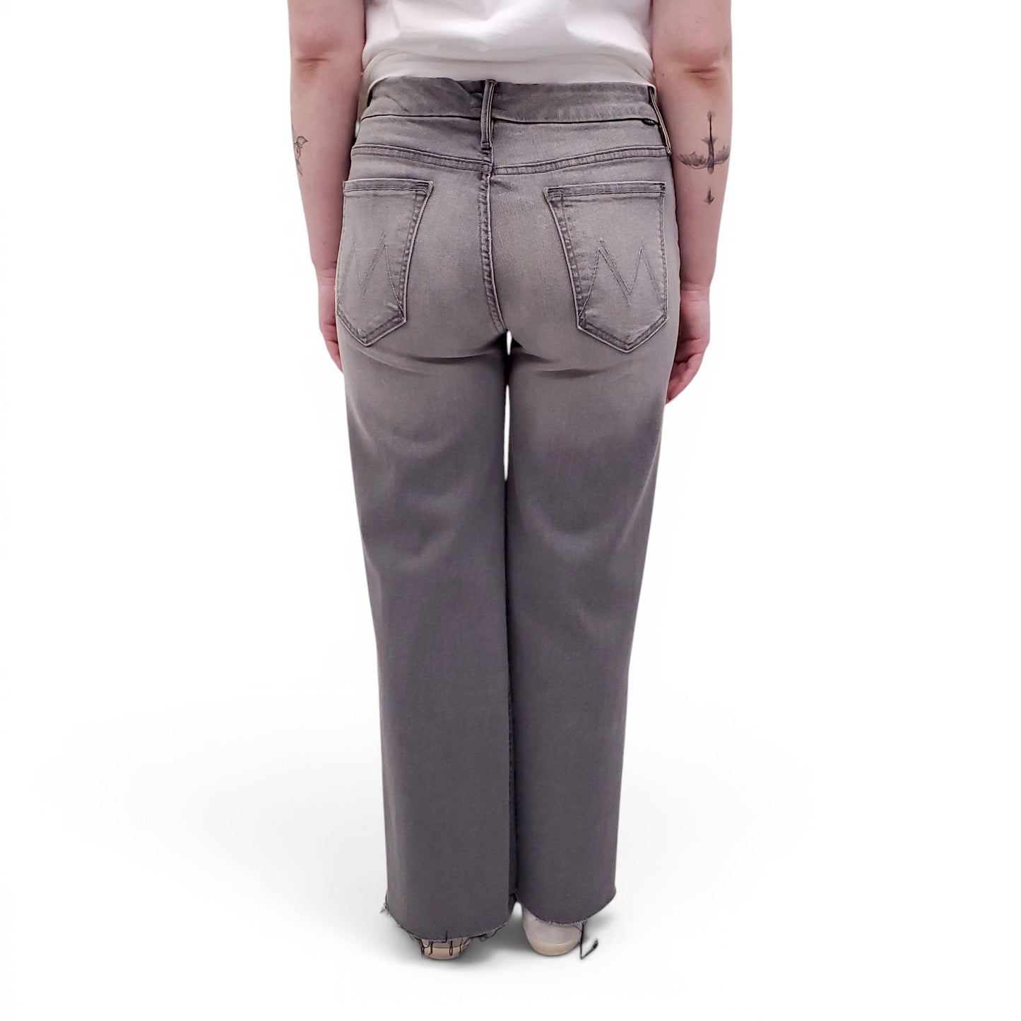 MOTHER GREY 'THE ROLLER ANKLE FRAY' JEANS - SIZE 30