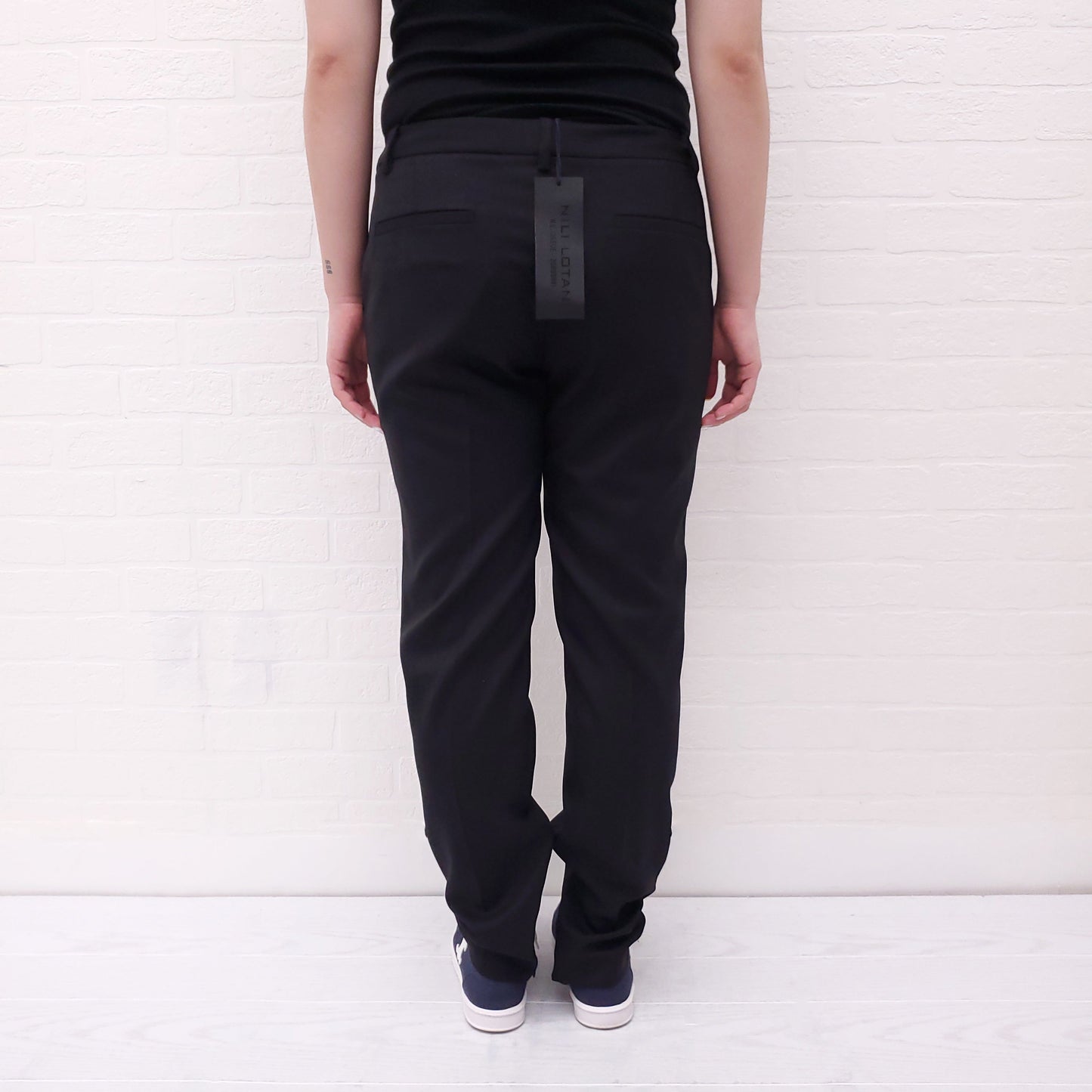 NILI LOTAN BLACK LEO PANTS - SIZE 6