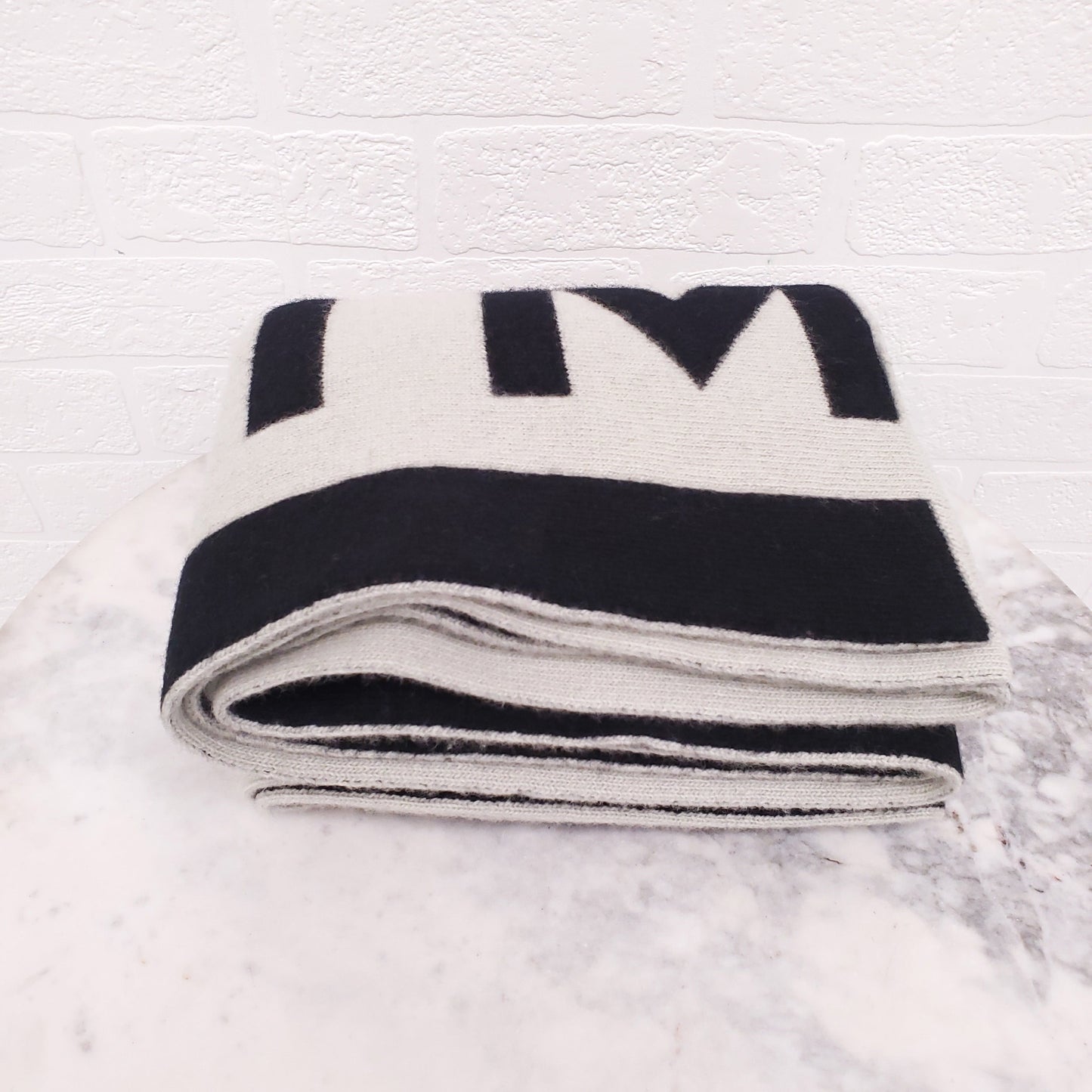 OFF-WHITE BLACK AND CREAM LOGO SCARF
