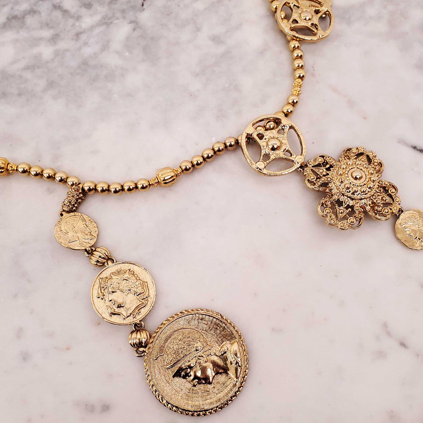 OSCAR DE LA RENTA MEDALLION NECKLACE