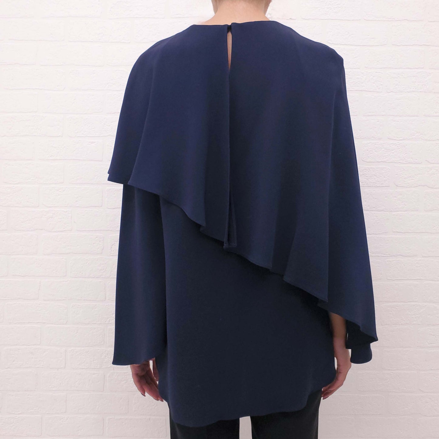 OSCAR DE LA RENTA NAVY RUFFLE BLOUSE - SIZE 8