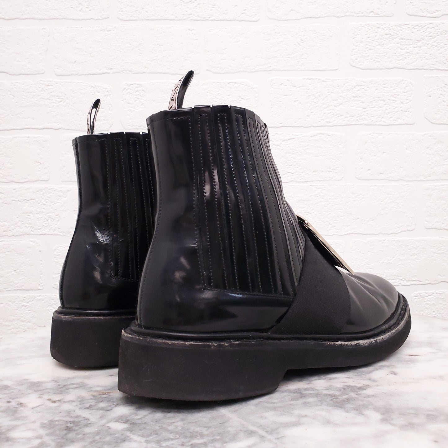 ROGER VIVIER 'CHELSEA VIV' LEATHER ANKLE BOOTS - SIZE 36.5